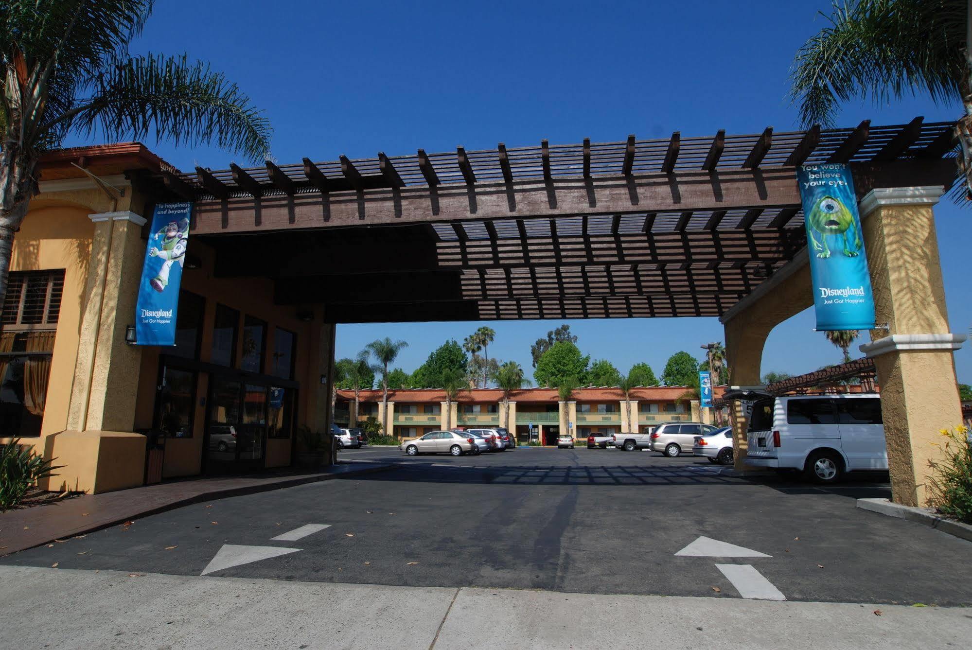 Stanford Inn & Suites Anaheim Exterior foto